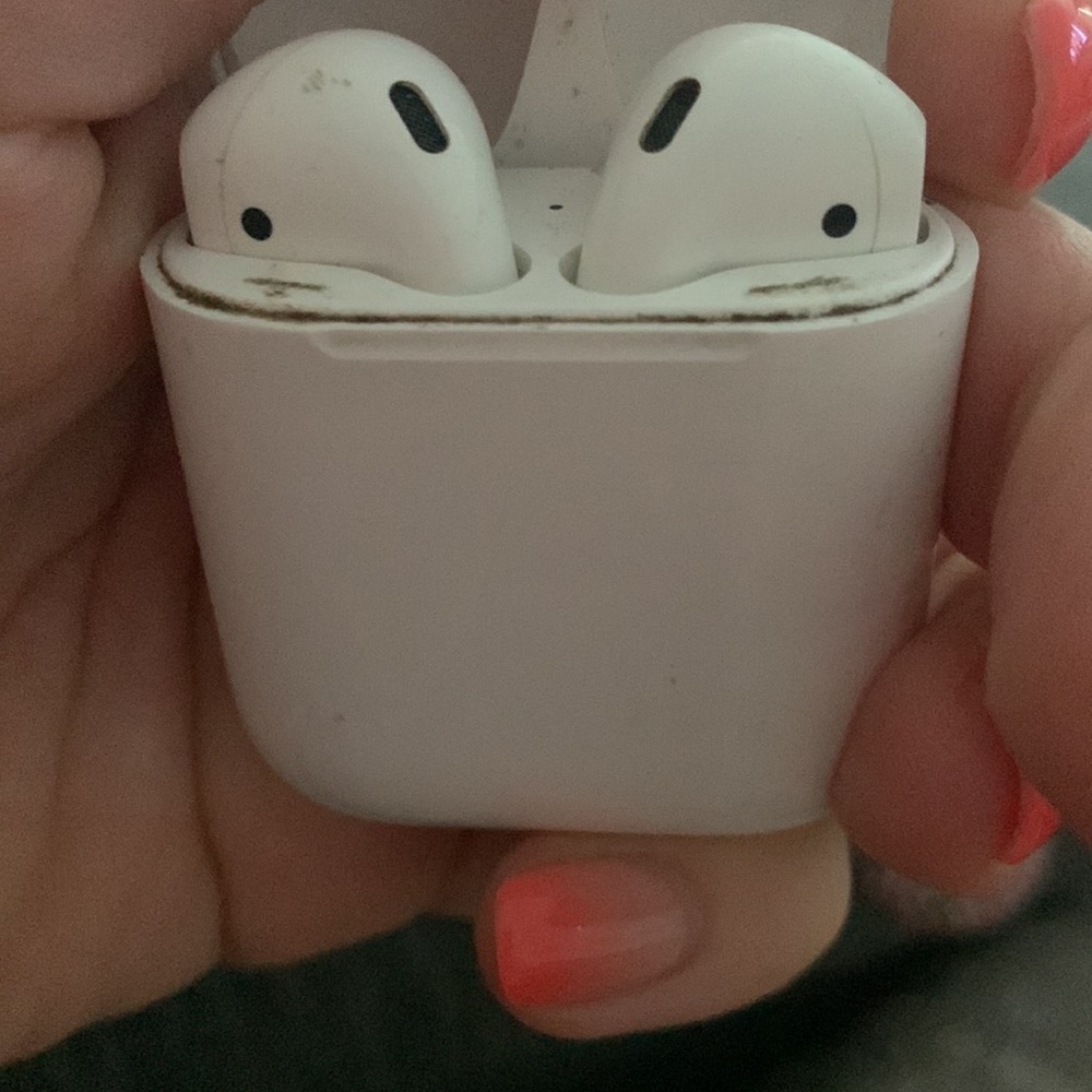 AirPods - Picture 2 of 2